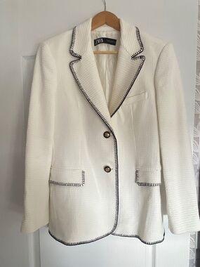 Women’s Zara White Blazer